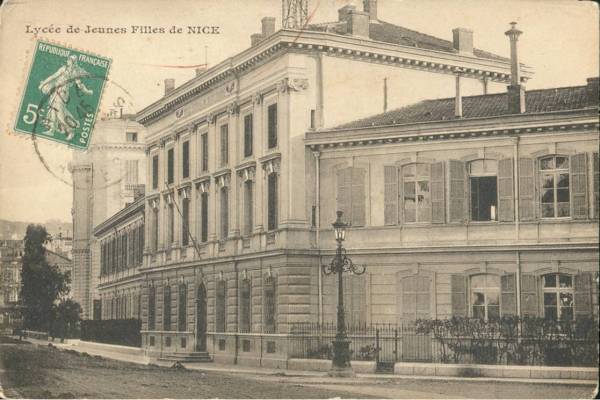 Elles ont peut être étudié sur cette chaise…