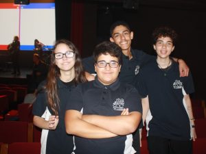 Des élèves de l'équipe du collège Gérard Philipe