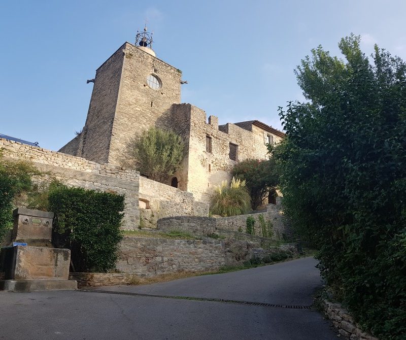 Le fort Gibron dans le village de Correns qui accueille les concerts et les artistes en résidence